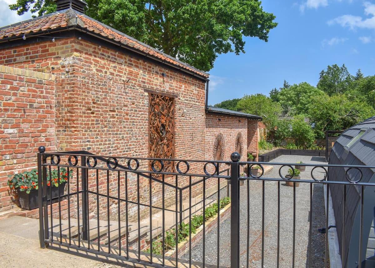 Hill Farm Retreat 호텔 Wangford 외부 사진